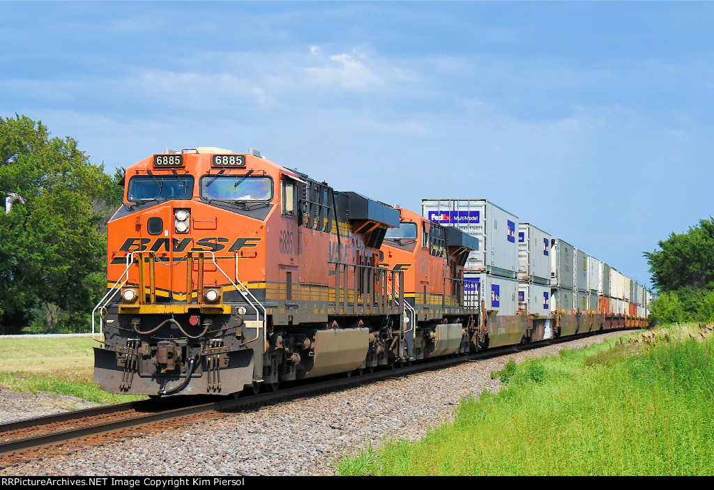 BNSF 6885